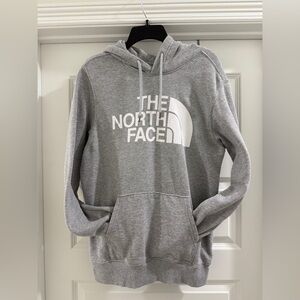 Grey North Face men’s hoodie jacket
Size: L
Missing tag but runs fits large